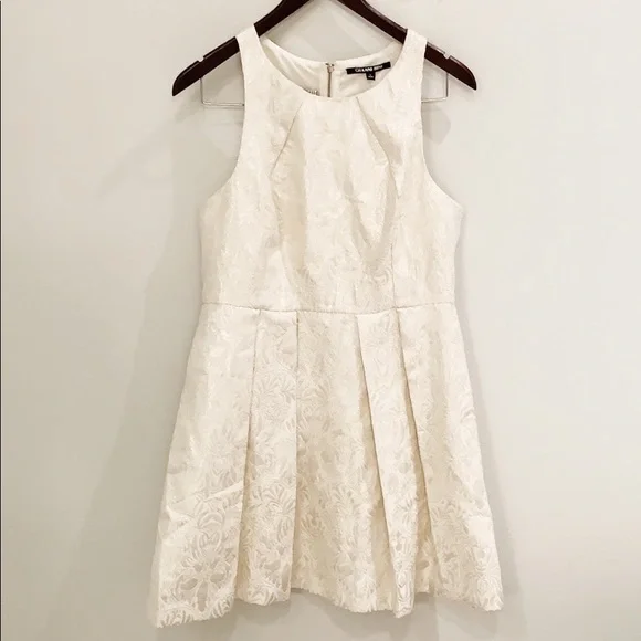 Gianni Bini cream floral embossed mini dress Size Large NWT - Picture 3 of 6
